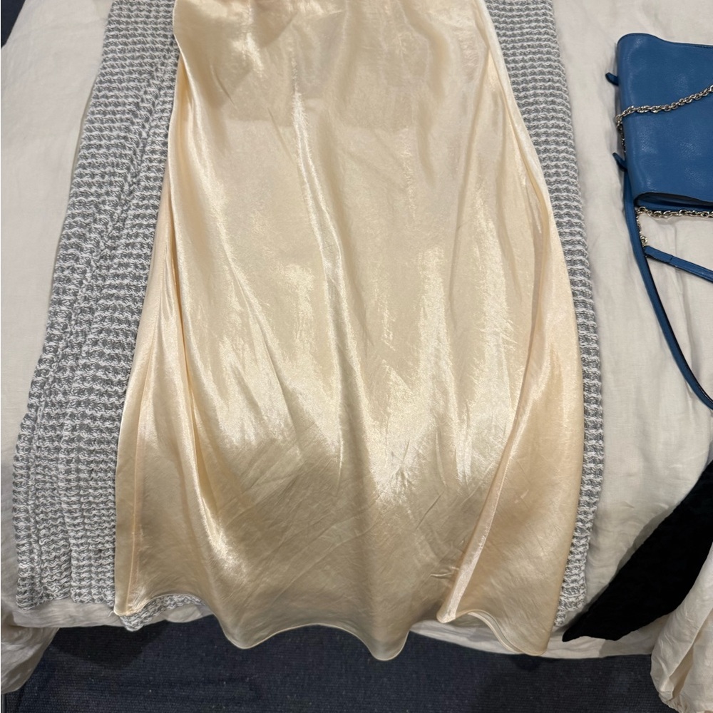 Aritzia Babaton Cream Satin Skirt size 8